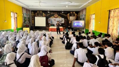 Cegah Bahaya IRET dan TCC, Densus 88 dan Intelkam Polda Edukasi 250 Pelajar SMPN 1 Tibawa