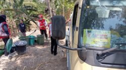 Bantu Warga Hadapi Kekeringan, Rusli Habibie Distribusikan Air Bersih di 25 Desa